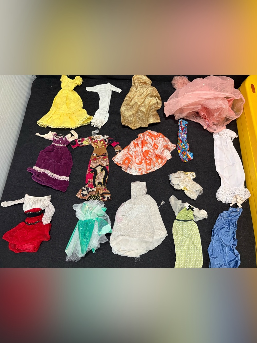 Mix lot Vintage Barbie, Mattel Dolls & Other Dolls Dresses (15) Read Description